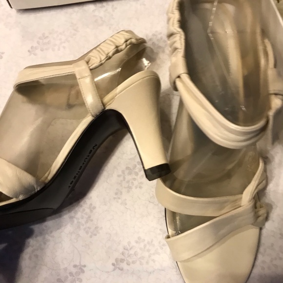 Women’s Naturalizer shoes - Picture 1 of 7